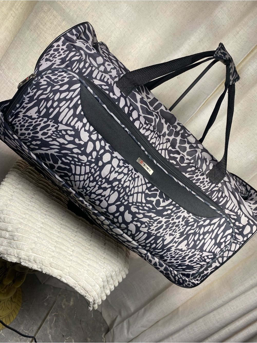 TAG Travel Duffel Bag Grey Black Animal Print Weekender Carry On Tote Luggage